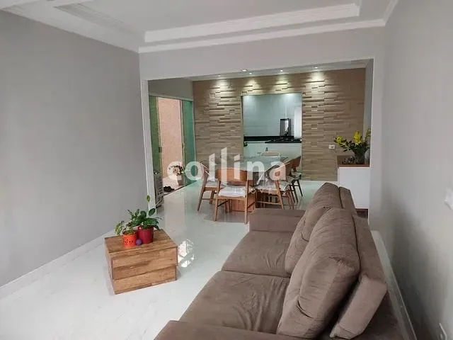 Casa com 138m² 3 quartos e 3 banheiros, à venda, no bairro Jardim Planalto em Carapicuíba