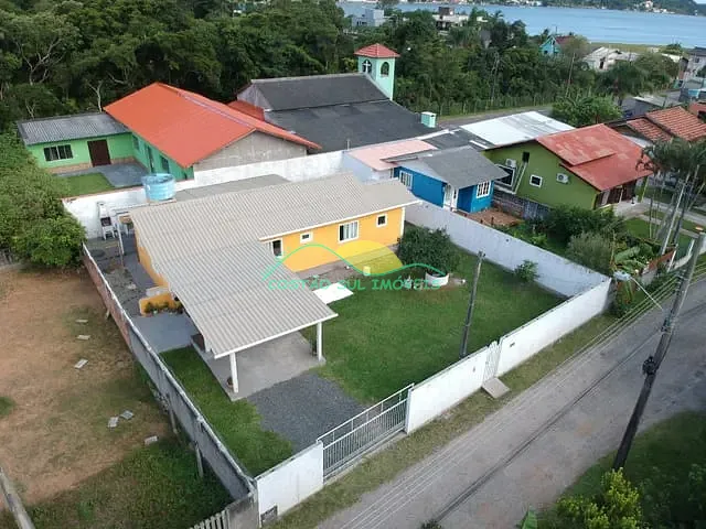 Casa com 446m² 3 quartos e 2 banheiros, à venda, no bairro Ribeirão da Ilha em Florianópolis