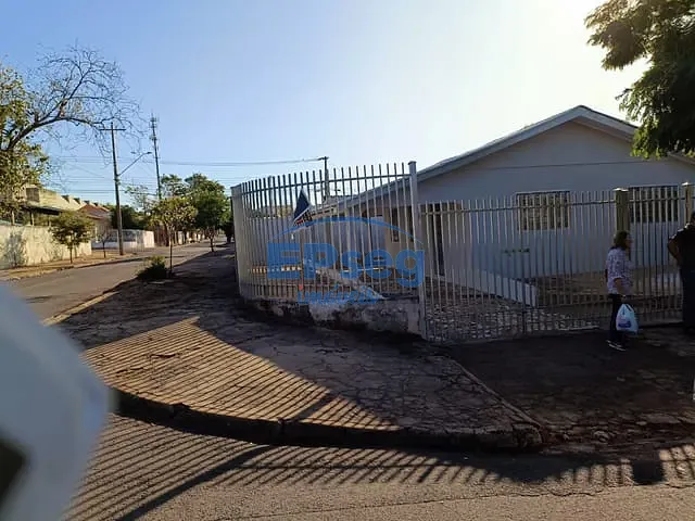 Casa com 250m² 3 quartos e 1 banheiro, à venda, no bairro Luiz de Sá em Londrina