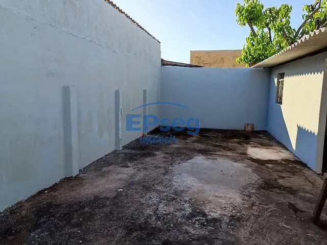 Casa com 250m² 3 quartos e 1 banheiro, à venda, no bairro Luiz de Sá em Londrina