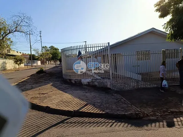 Casa com 250m² 3 quartos e 1 banheiro, à venda, no bairro Luiz de Sá em Londrina