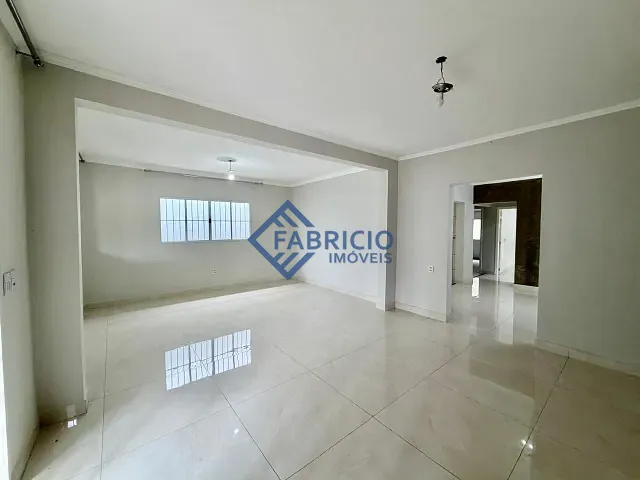 Casa com 267m² 5 quartos e 4 banheiros, à venda, no bairro Nova Vinhedo em Vinhedo