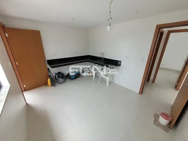 Casa com 275m² 4 quartos e 5 banheiros, à venda, no bairro parque das mangabas em Camaçari