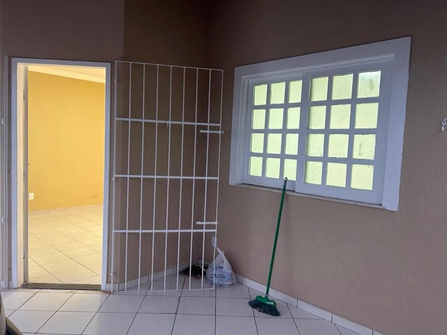 Casa 3 quartos e 1 banheiro, para alugar, no bairro Aeroporto em Aracaju