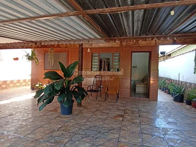 Casa com 200m² 3 quartos e 2 banheiros, à venda, no bairro Parque dos Ipês em Holambra
