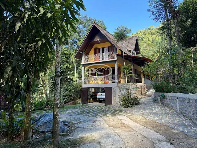 Casa 2 quartos e 4 banheiros, à venda, no bairro Alto Penedo (Penedo) em Itatiaia