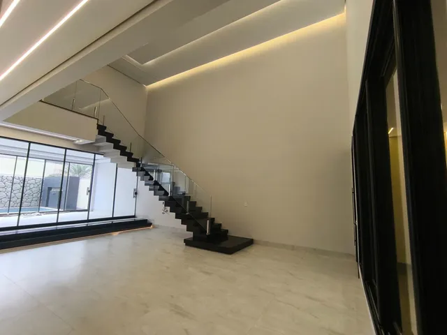 Casa com 360m² 4 quartos e 6 banheiros, à venda, no bairro Esperança em Londrina