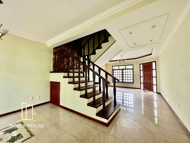 Casa com 250m² 3 quartos e 3 banheiros, à venda, no bairro Roncáglia em Valinhos