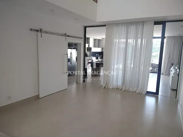Casa com 540m² 3 quartos e 5 banheiros, à venda, no bairro Condomínio Residencial Fazenda Santa Helena em Bragança Paulista