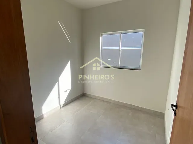 Casa com 135m² 2 quartos e 1 banheiro, à venda, no bairro Conjunto Habitacional Cristal em Cambé