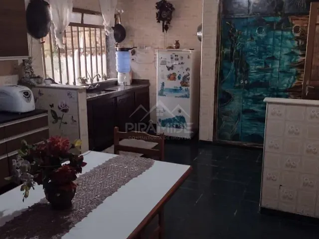 Casa com 306m² 2 quartos e 2 banheiros, à venda, no bairro Jardim Quisisana em Poços de Caldas