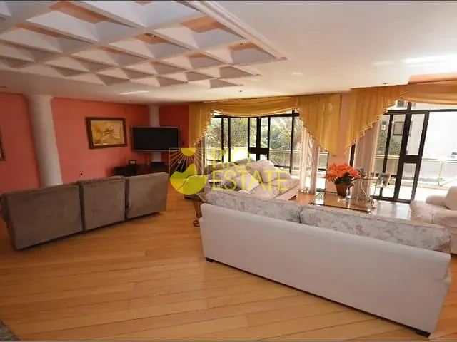 Casa com 1083m² 5 quartos e 5 banheiros, à venda, no bairro Laranjal em Volta Redonda