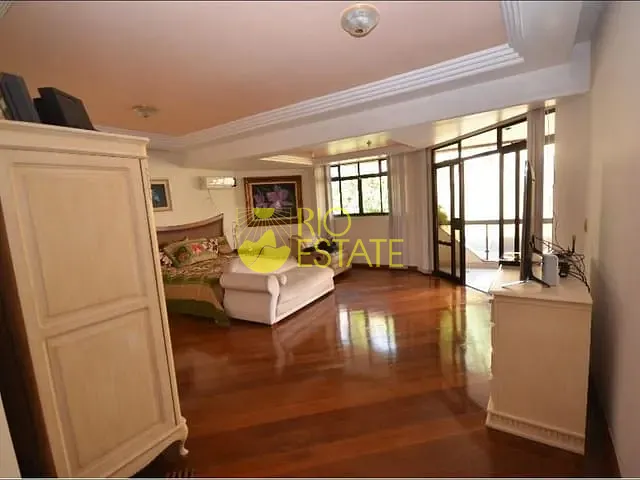 Casa com 1083m² 5 quartos e 5 banheiros, à venda, no bairro Laranjal em Volta Redonda