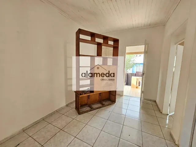 Casa 3 quartos e 1 banheiro, para alugar, no bairro CENTRO em Jacarezinho