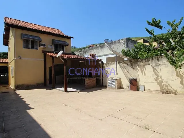 Casa com 400m² 4 quartos e 3 banheiros, à venda, no bairro Campo Grande em Rio de Janeiro