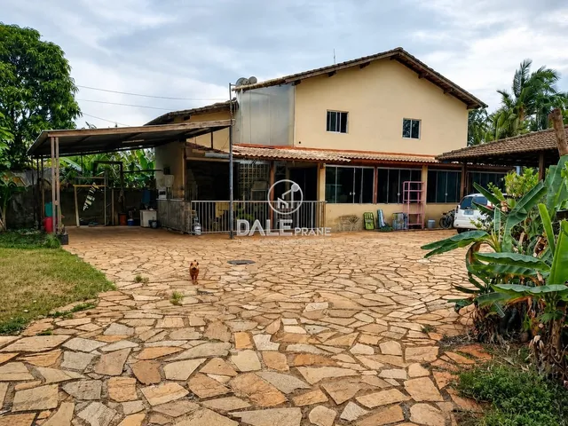 Casa com 2500m² 5 quartos e 3 banheiros, à venda, no bairro Park Way em Brasília