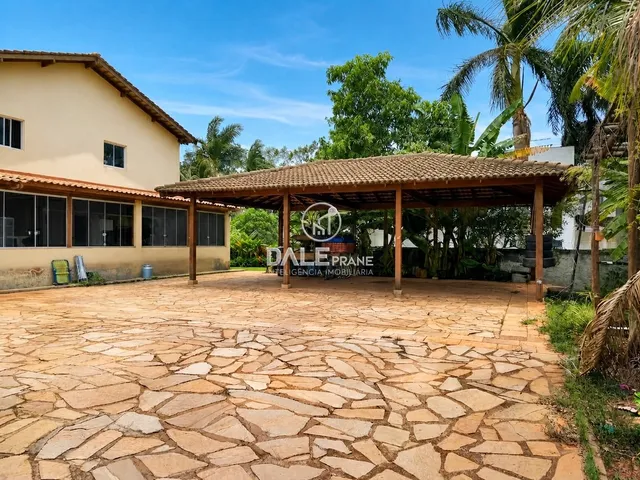 Casa com 2500m² 5 quartos e 3 banheiros, à venda, no bairro Park Way em Brasília