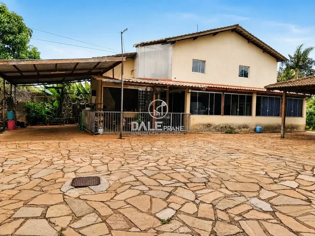 Casa com 2500m² 5 quartos e 3 banheiros, à venda, no bairro Park Way em Brasília