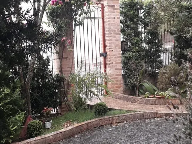 Casa com 600m² 4 quartos e 4 banheiros, à venda, no bairro Jardim dos Estados em Poços de Caldas