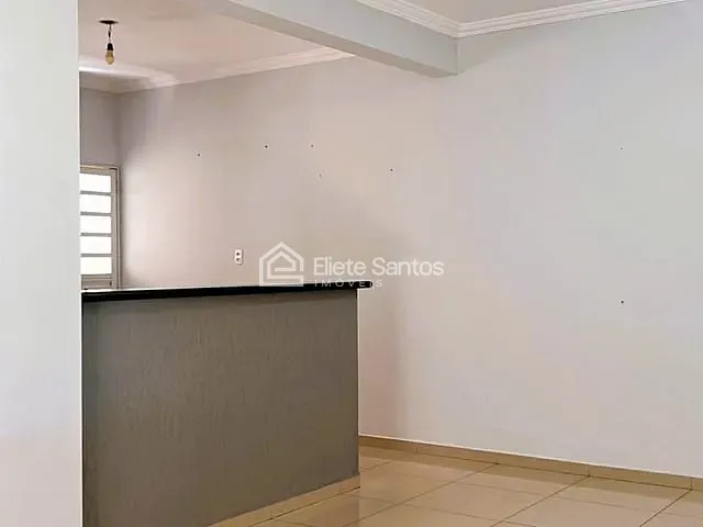 Casa com 250m² 3 quartos e 2 banheiros, à venda, no bairro Jardim Souza Queiroz em Santa Bárbara D'Oeste