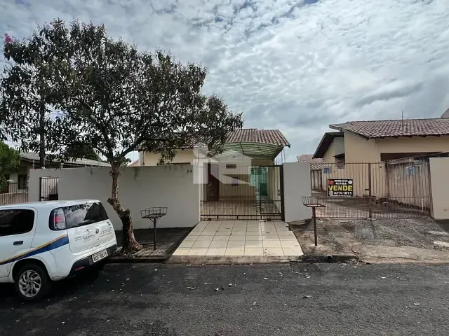 Casa com 480m² 4 quartos e 2 banheiros, à venda, no bairro Centro em Rolândia