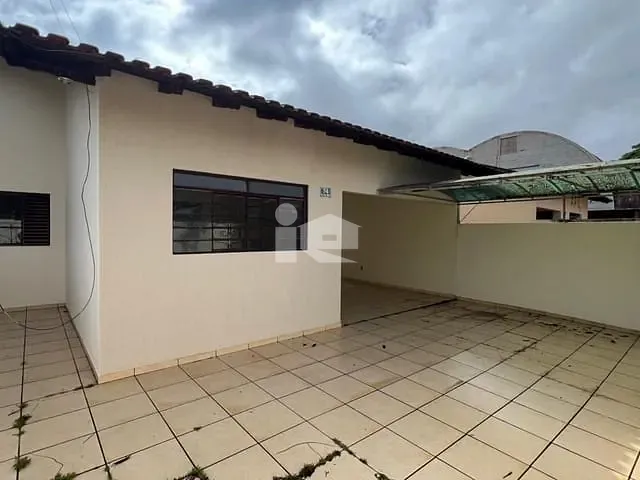 Casa com 480m² 4 quartos e 2 banheiros, à venda, no bairro Centro em Rolândia