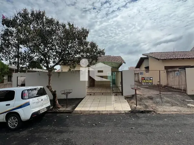 Casa com 480m² 4 quartos e 2 banheiros, à venda, no bairro Centro em Rolândia