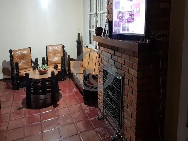 Casa com 1600m² 4 quartos e 2 banheiros, à venda ou para alugar, no bairro Jardim Itaperi em Atibaia