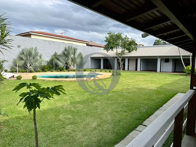 Casa com 1600m² 4 quartos e 2 banheiros, à venda ou para alugar, no bairro Jardim Itaperi em Atibaia