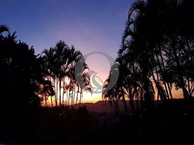 Casa com 1600m² 4 quartos e 2 banheiros, à venda ou para alugar, no bairro Jardim Itaperi em Atibaia