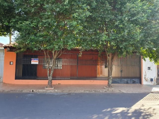 Casa com 275m² 3 quartos e 3 banheiros, à venda, no bairro Jardim Sao Braz em Birigui