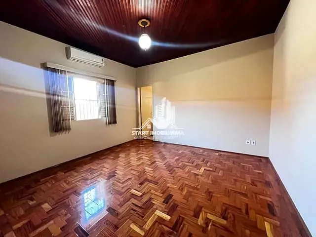 Casa 2 quartos e 2 banheiros, à venda, no bairro Centro em Pederneiras