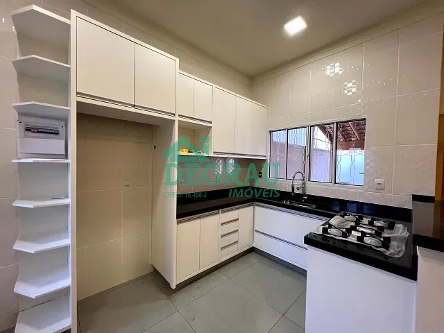 Casa com 175m² 2 quartos e 2 banheiros, à venda, no bairro Loteamento Portal Itapeva em Itapeva