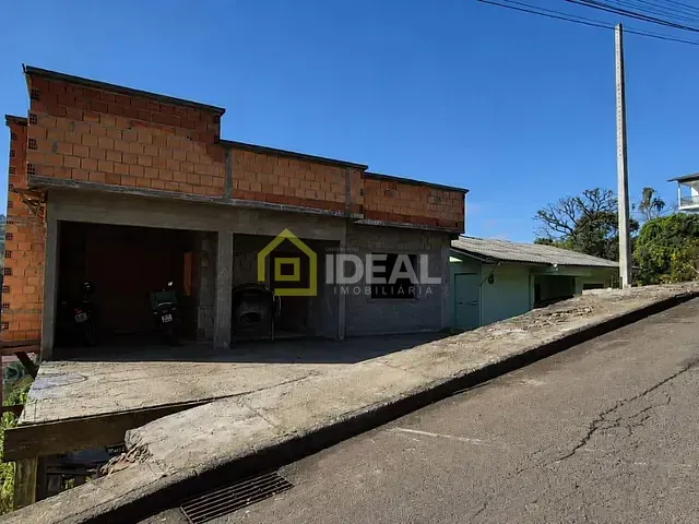 Casa 3 quartos e 2 banheiros, à venda, no bairro Vista Alegre em Concórdia