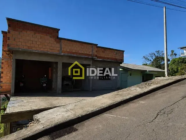 Casa 3 quartos e 2 banheiros, à venda, no bairro Vista Alegre em Concórdia