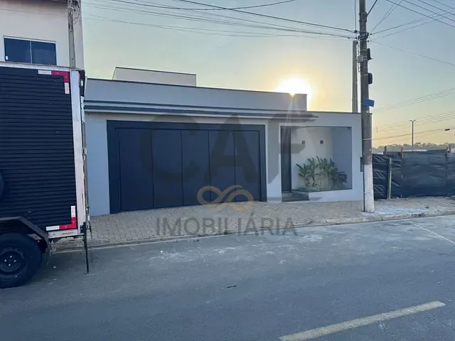 Casa com 250m² 3 quartos e 2 banheiros, à venda, no bairro Parque Residencial Groot em Holambra
