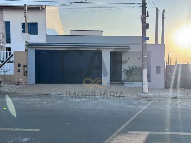 Casa com 250m² 3 quartos e 2 banheiros, à venda, no bairro Parque Residencial Groot em Holambra