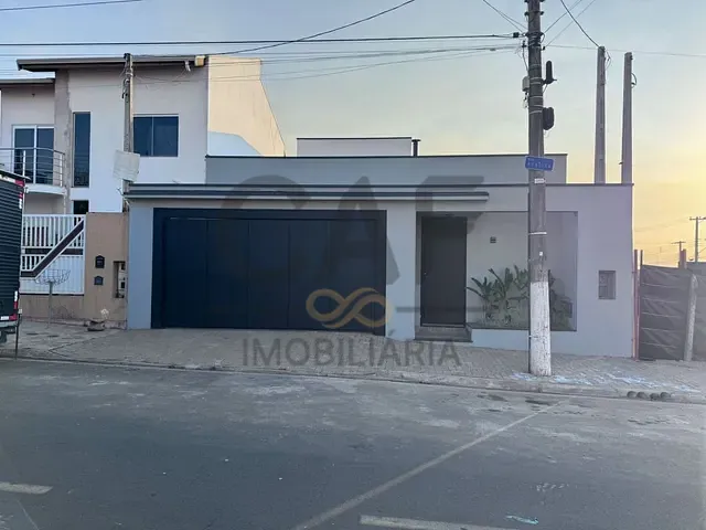 Casa com 250m² 3 quartos e 2 banheiros, à venda, no bairro Parque Residencial Groot em Holambra