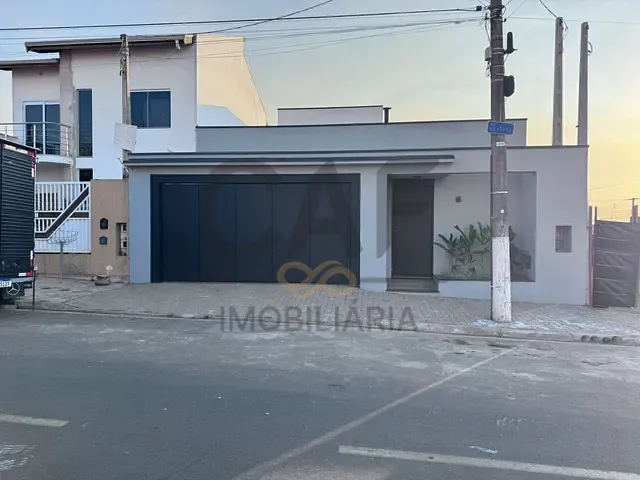 Casa com 250m² 3 quartos e 2 banheiros, à venda, no bairro Parque Residencial Groot em Holambra
