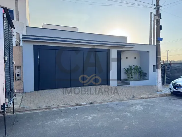 Casa com 250m² 3 quartos e 2 banheiros, à venda, no bairro Parque Residencial Groot em Holambra