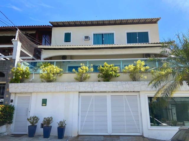 Casa com 500m² 4 quartos e 5 banheiros, à venda, no bairro Vila Valqueire em Rio de Janeiro