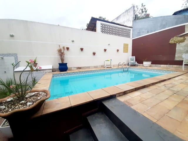 Casa com 500m² 4 quartos e 5 banheiros, à venda, no bairro Vila Valqueire em Rio de Janeiro