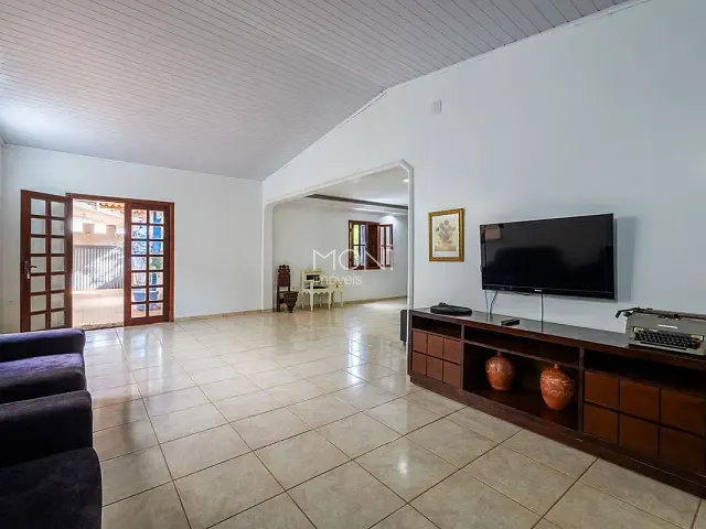 Casa 5 quartos e 4 banheiros, à venda, no bairro Guará II em Brasília