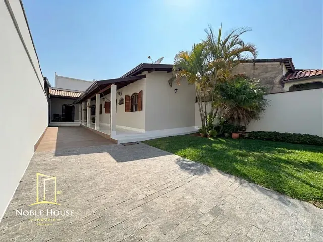 Casa com 300m² 3 quartos e 2 banheiros, à venda, no bairro Centro em Vinhedo