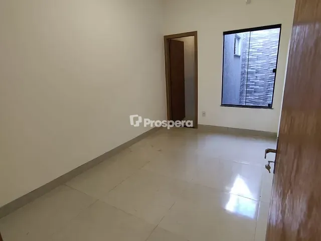 Casa 3 quartos e 2 banheiros, à venda, no bairro Residencial Santa Fé I em Goiânia