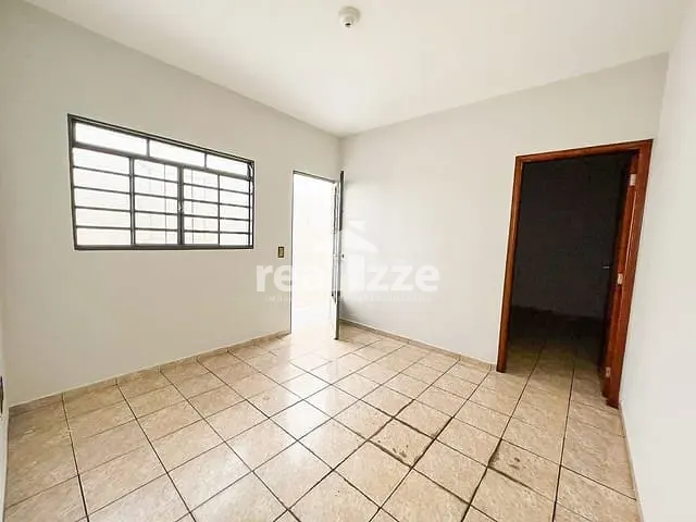 Casa 2 quartos e 1 banheiro, para alugar, no bairro Jardim Paraíso em Itapira
