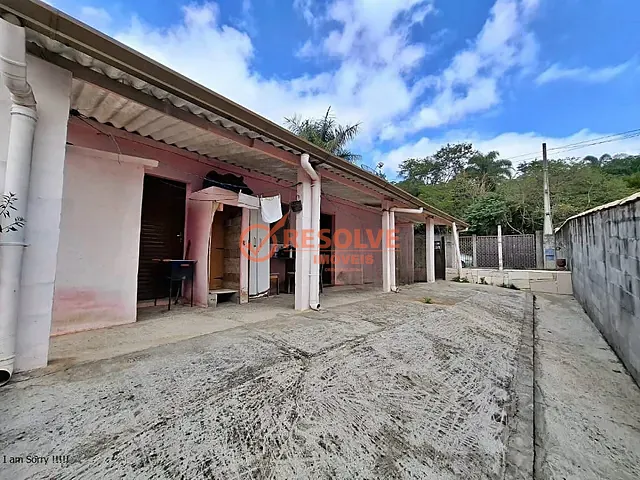 Casa com 250m² 1 quarto e 1 banheiro, à venda, no bairro Jardim Luiza em Guararema