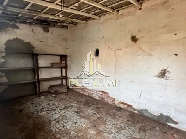 Casa com 300m² 2 quartos e 2 banheiros, à venda, no bairro Vila Indaiá em Rio Claro