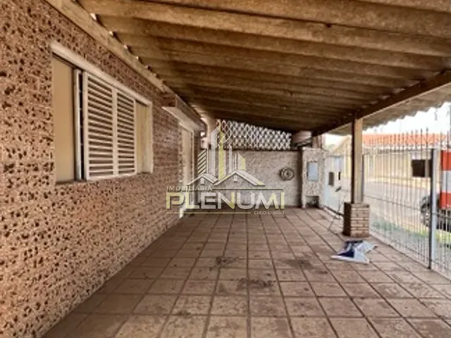 Casa com 300m² 2 quartos e 2 banheiros, à venda, no bairro Vila Indaiá em Rio Claro