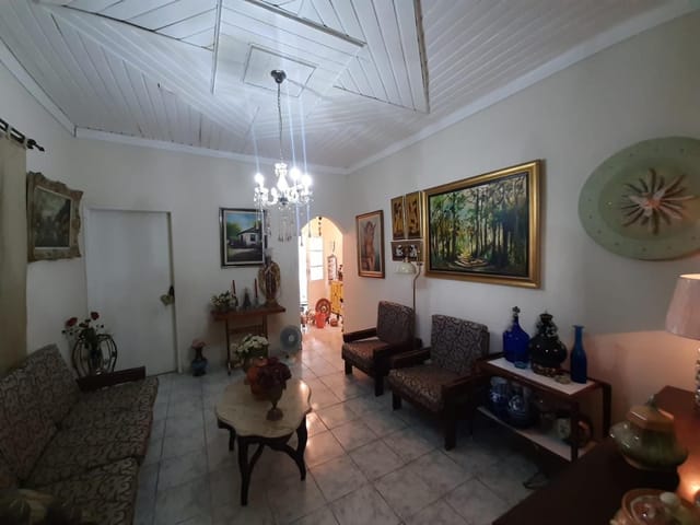 Casa 2 quartos e 1 banheiro, à venda, no bairro Centro em Taubaté